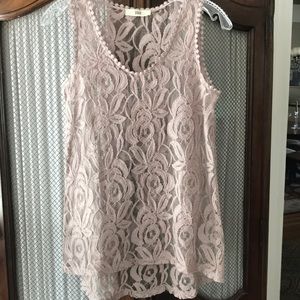 🌺 Sweet/sexy lace tunic.